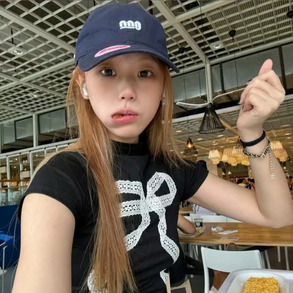小妮扛枪